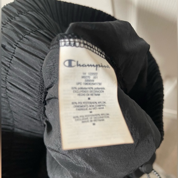 NWT: CHAMPION Women’s Woven Shorts, Moisture Lightweight Gym Shorts Size Medium - Picture 10 of 10